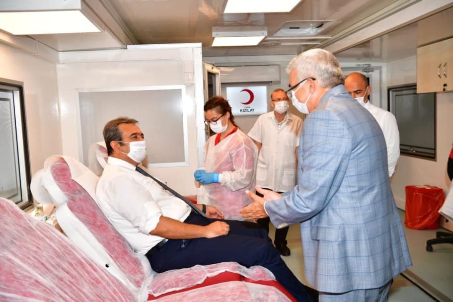 Başkan Soner Çetin kan bağışında bulundu