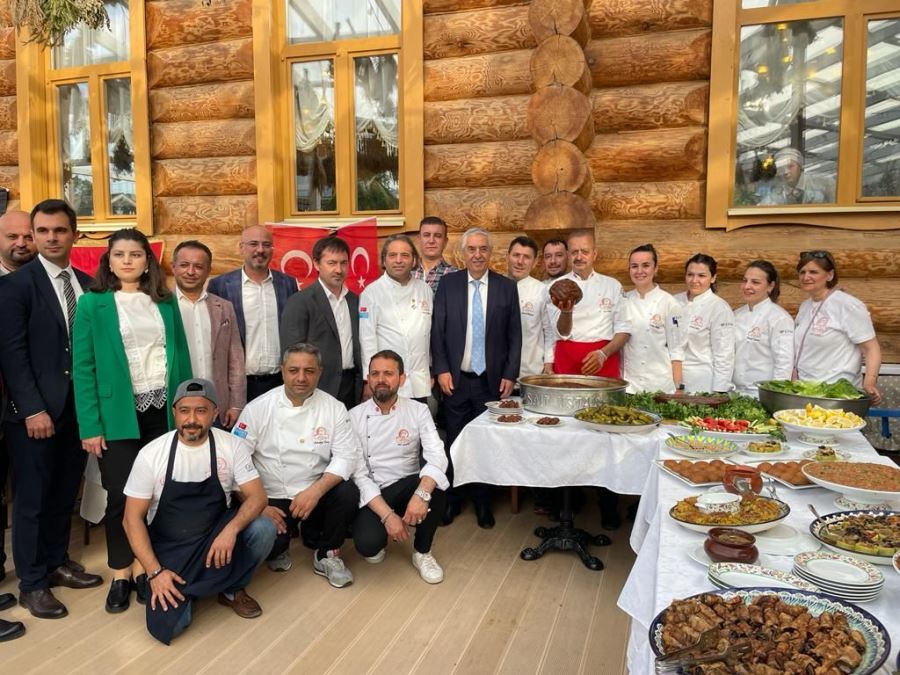 Tataristan’daki dünya helal zirvesinde Adana lezzetleri tanıtıldı
