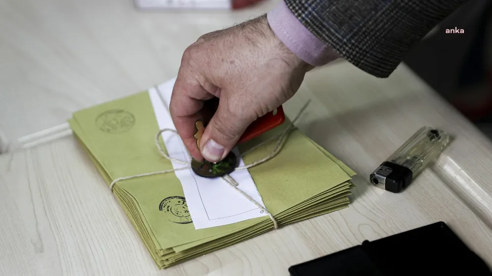 31 Mart yerel seçimlerinde  ..YSK, seçimde kayıtlı seçmen sayısını, 61 milyon 441 bin 882 olarak belirledi.