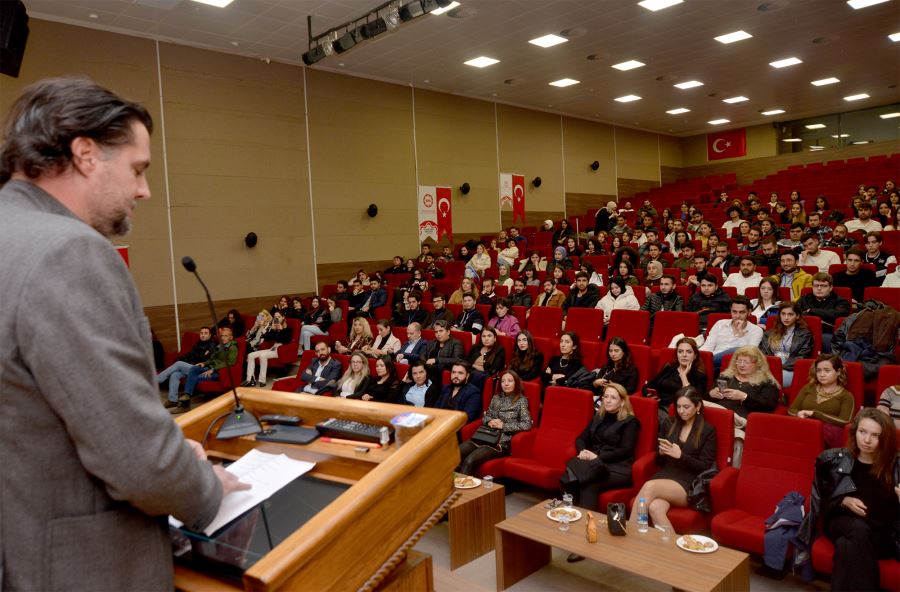 DÜNYACA ÜNLÜ TASARIMCI ŞAFAK ÇAK, ATÜ’DE