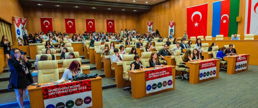GÜNDOĞDU-MUN TOPLANTISINDA DÜNYA MESELELERİ KONUŞULDU