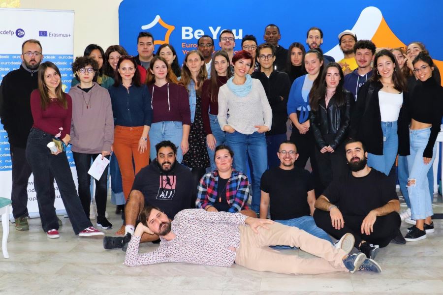 Beyazay Derneği Adana Şubesi Üyeleri