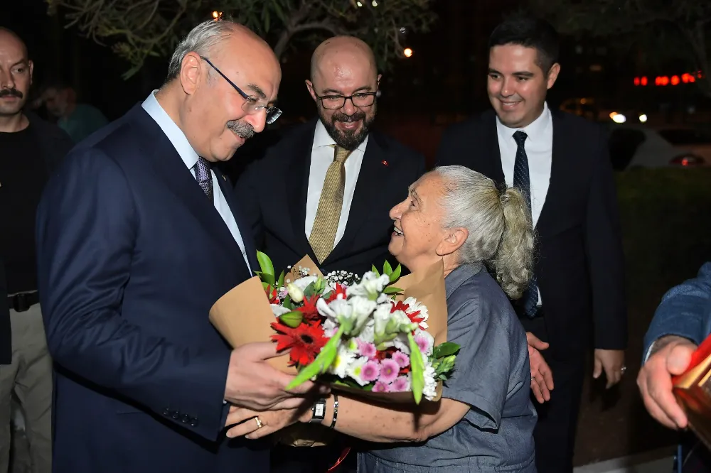 VALİ HUZUREVİNDE 