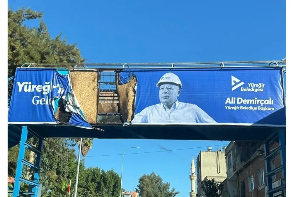 Yüreğir Belediye Başkanı Afişine Saldırı...