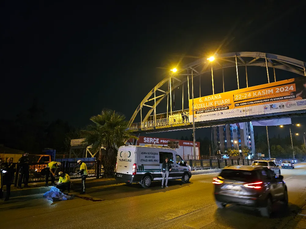 Üst Geçidi Kullanmayan Yaşlı Adama Araba Çarptı... Hayatını Kaybetti.