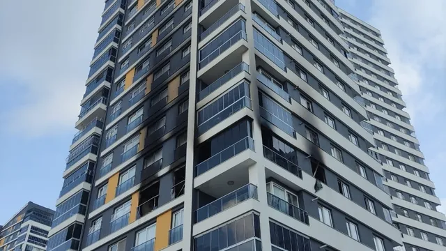 Çukurovada  Apartmanda Yangın..