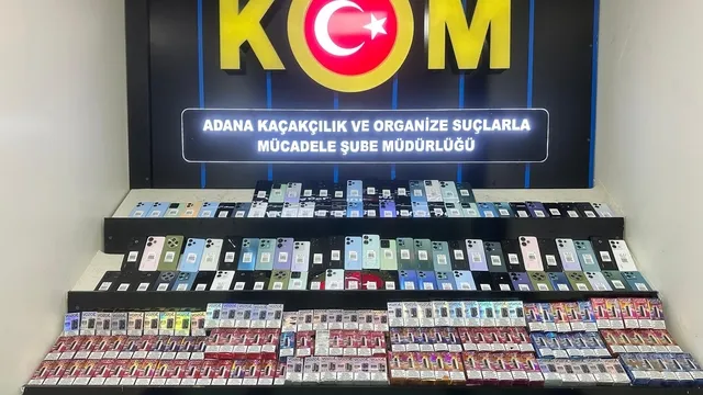 Adana....Tırda kaçak 100 cep telefonu ele geçirildi...