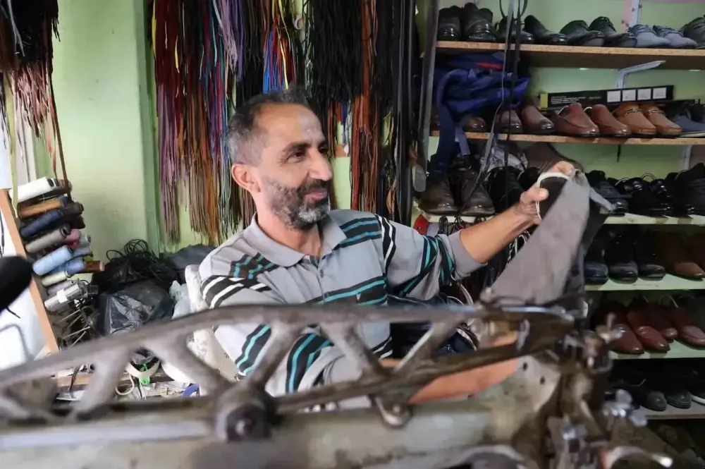 Adana’nın Viral Boyacısı: “Bizim Cebimiz Delik Ama Gönlümüz Zengin”