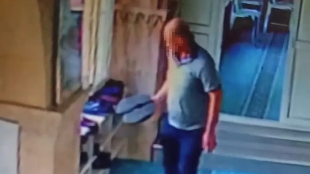 Camide akılalmaz olay! Tek tek beğendi, beğendiğini çaldı