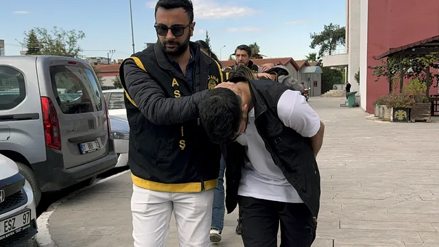 Adana'da Sevgilisinin eski erkek arkadaşını Bıçaklayarak öldürdü, balkondan atlayıp kaçmak isterken yakalandı