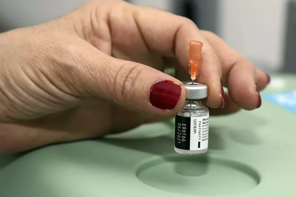 Türkiye'ye Biontech aşısı gelmedi iddiasına" yalanlama