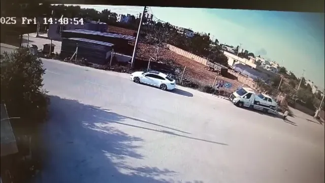 Otomobille geldi çekiciden telefon çaldı..Banyoda Yakalandı..