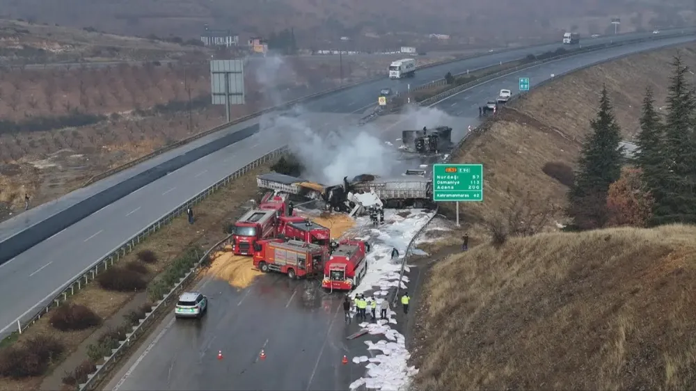 TAG Otoyolu’nda Zincirleme Tır Kazası:Yol trafiğe kapandı