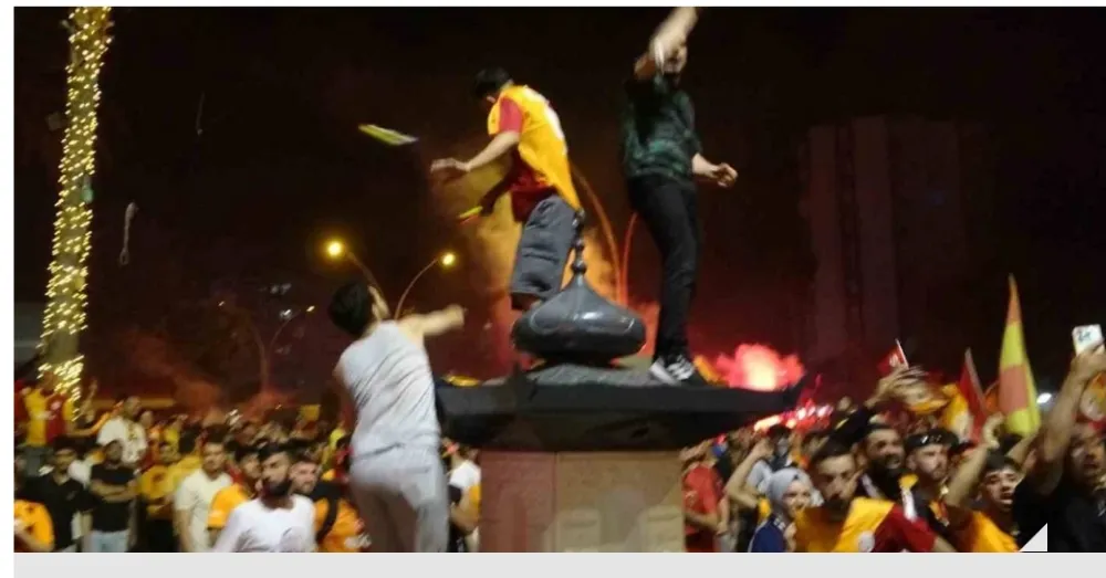 Küfürlü Tezahürat Şampiyonluk Kutlamalarında Kavga Çıkardı..