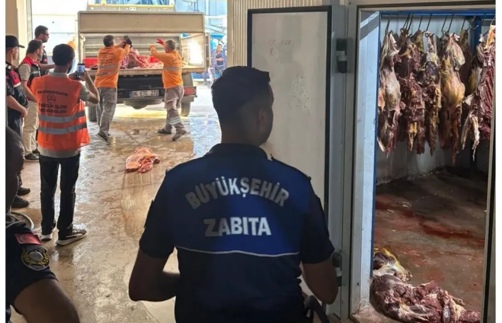 Adana’da 3 Ton  Bozulmuş At ve Eşek Eti Ele Geçirildi.
