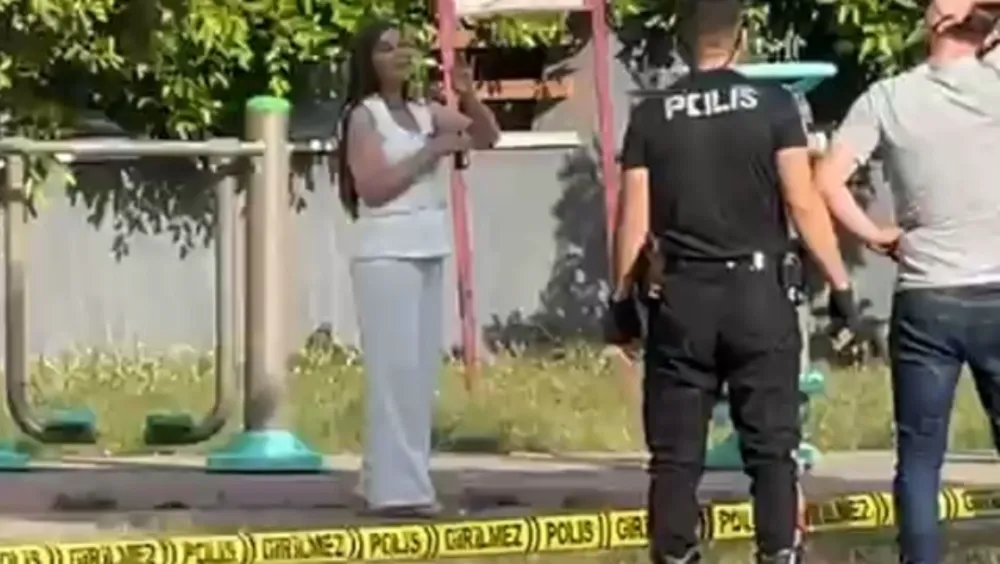 Kadın Öğretmen Eski Sevgilisi Öğretmenin Okulu