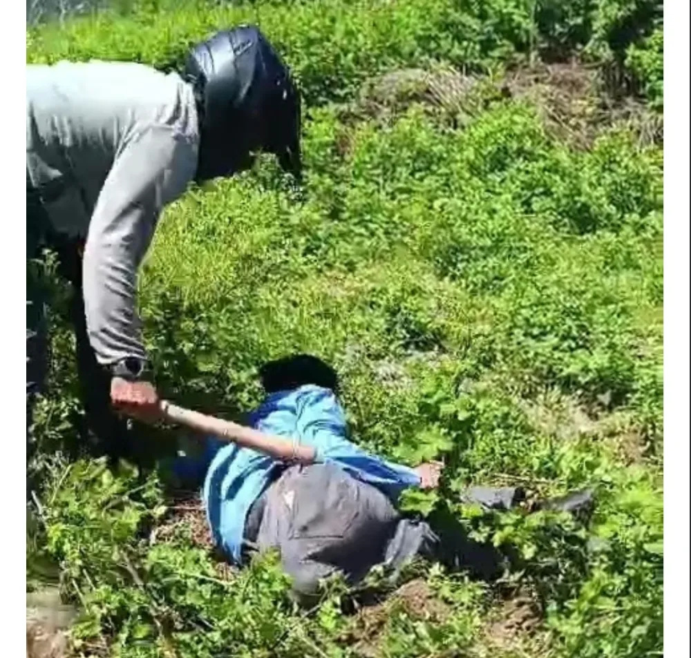 Sosyal Medya Uygunsuz Görüntü Paylaştı.. Otoyol Kenarında Sopa ile Darp Ettiler...