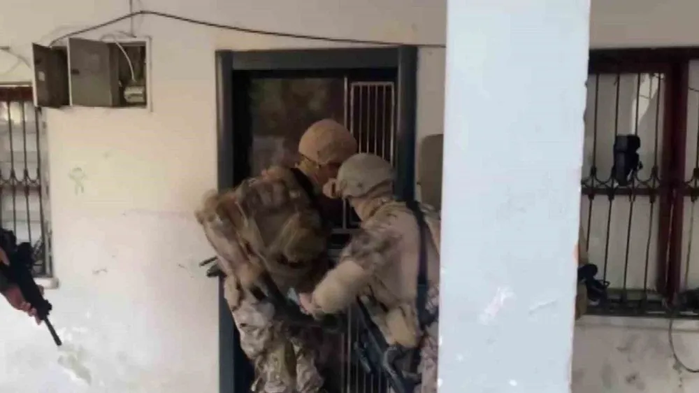 Adana’da sosyal medya ve ilan sitelerini Dolandıran Çeteye operasyon.