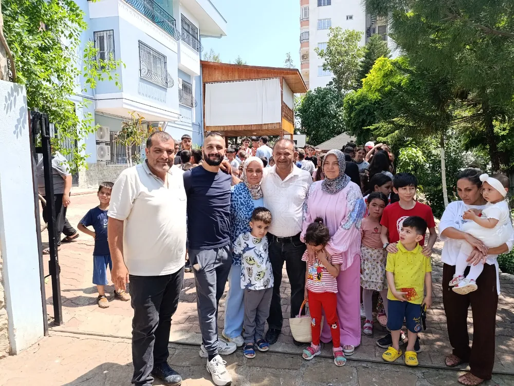 Kozan’da 20 yıllık Harçlık Geleneği Sürdürülüyor.