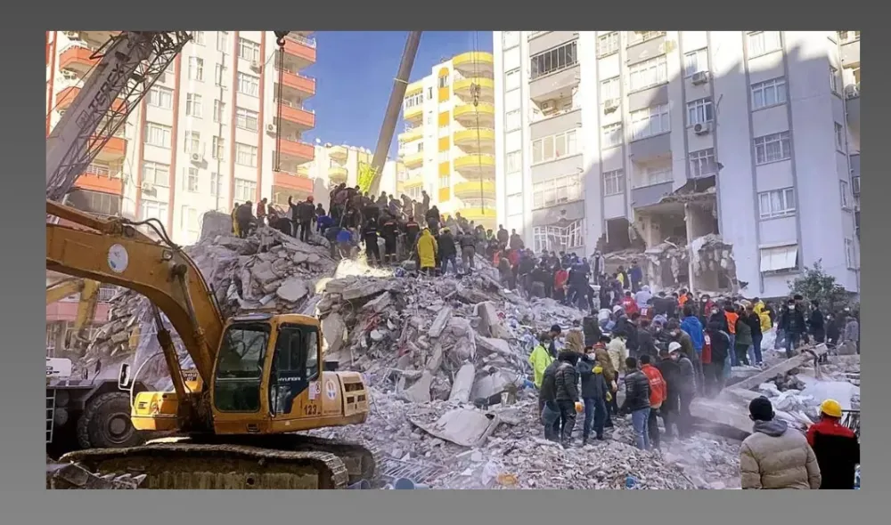 Adana’da 96 Kişinin Öldüğü Apartman Müteahhidi, Mahkemeye Küfretti.