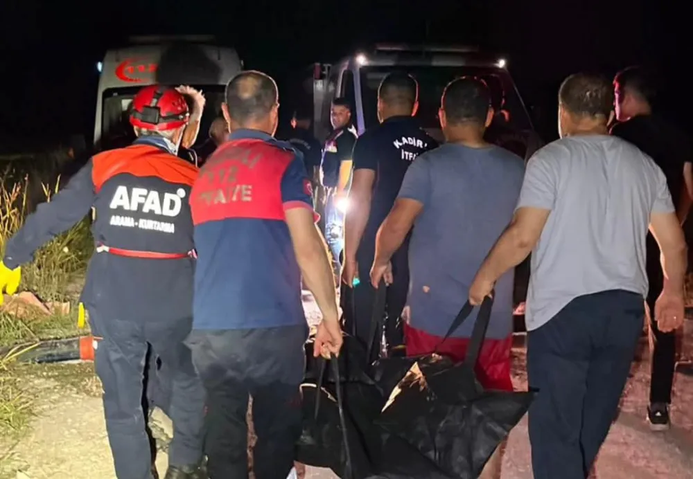 Otomobil Sulama Kanalına Düştü.. Sürücü Hayatını Kaybetti..