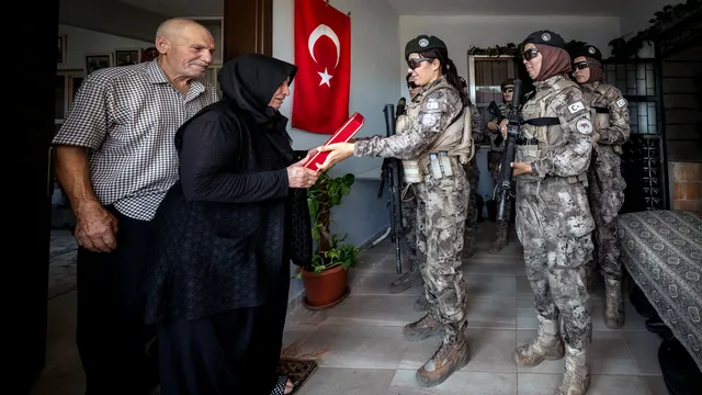 15 Temmuz Şehidinin Ailesine Silah Arkadaşlarından Ziyaret...