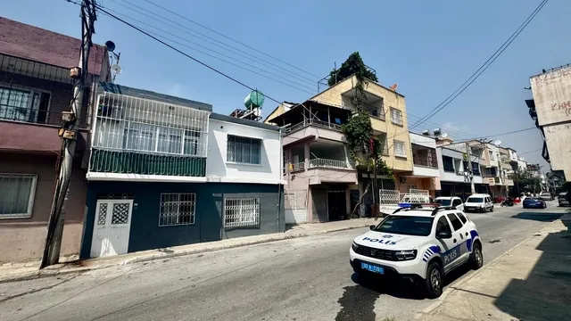 Anne ve Kızı Evlerin