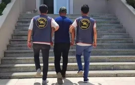 Adana Sarıçam...Aynı Evde Dört Aranan Hükümlü Yakalandı...