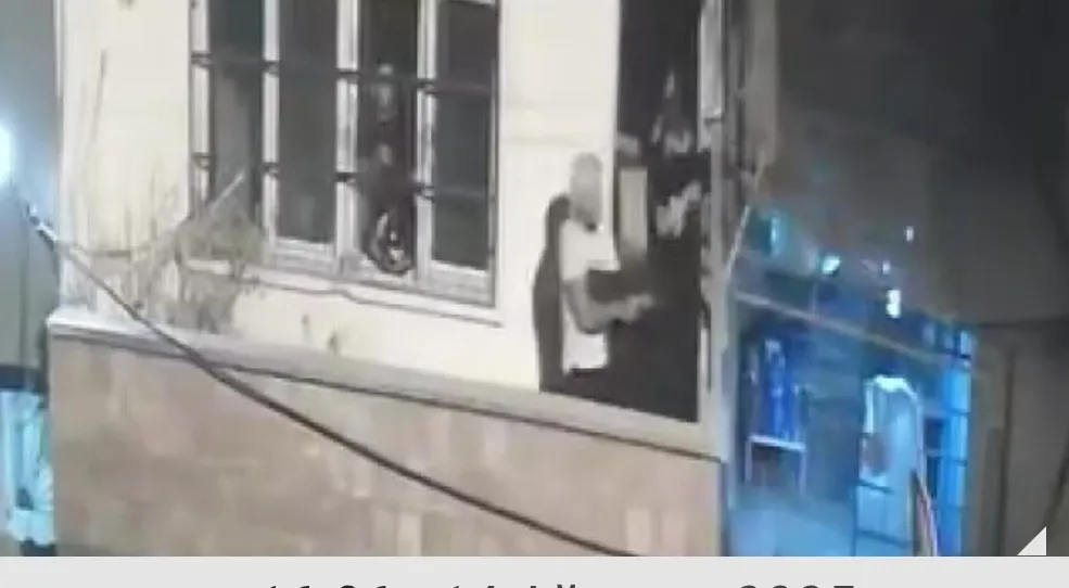 Adana.. Balkondaki Silahlı Çatışma Sebebiyle 4 Kişi Gözaltına Alındı..