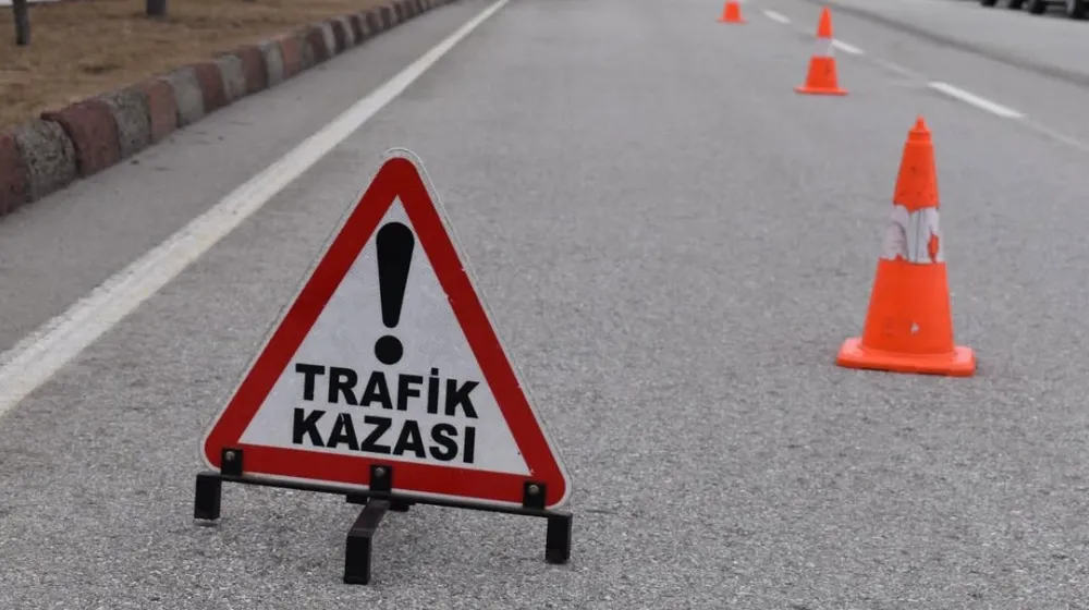 Kamyon ile Otomobil Çarpıştı..1 Ölü 1 Yaralı 