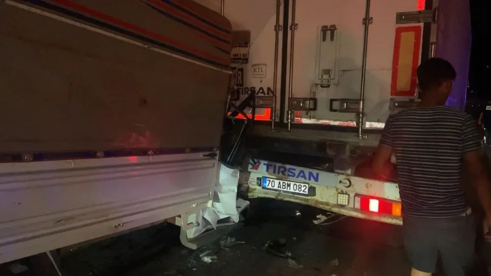 Tır Kamyon ile Çarpıştı.Sürücü Hayatını Kaybetti.