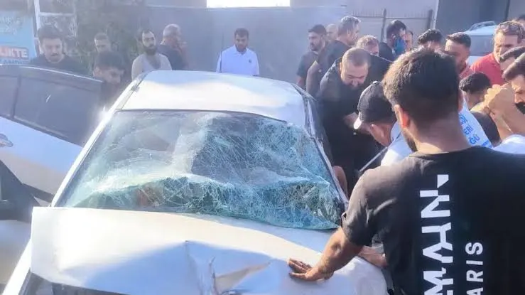 Adana’da Otomobil Traktöre Çarptı: 1 ölü, 3 yaralı
