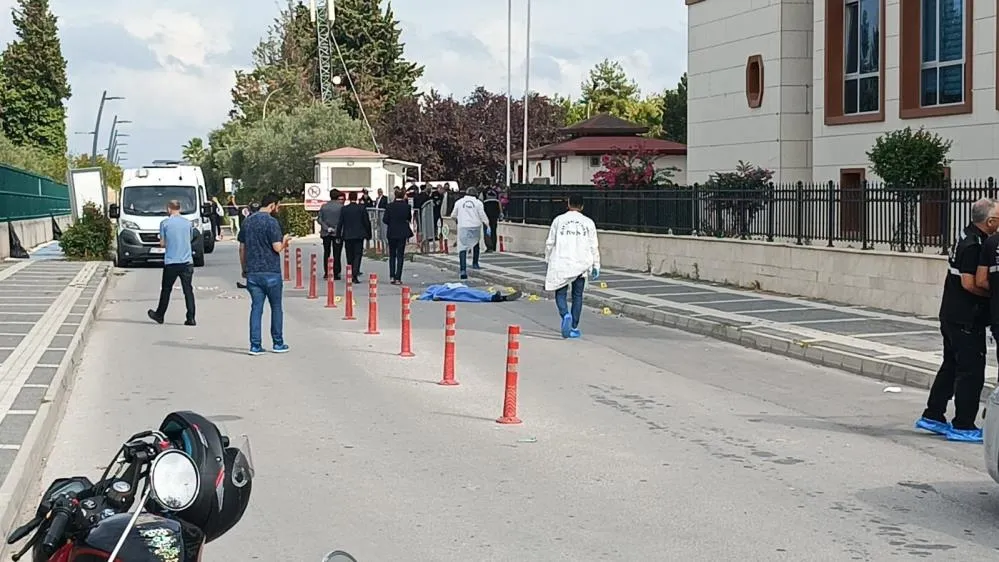 Adliye Önünde Silahlı Saldırı...1 Kişi Hayatını Kaybetti 