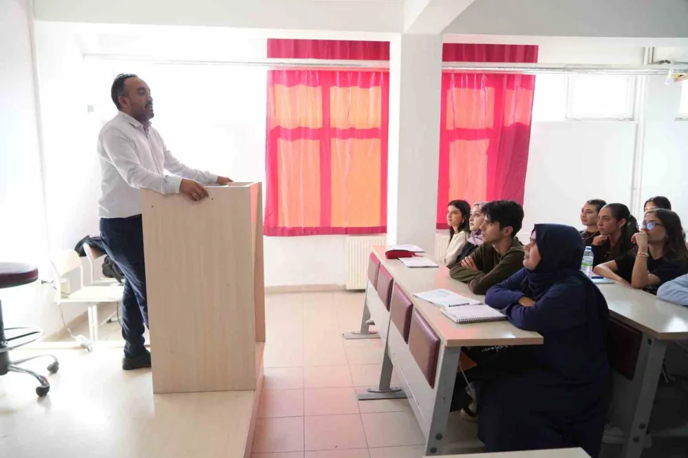 Adana'da Yaşayan Kadın Üniversite sınavına 4'üncü kez girdi! Oğluyla aynı bölümü kazandı
