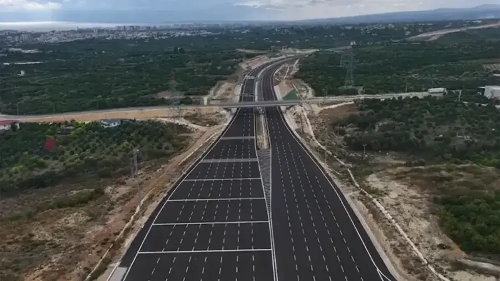 Çukurova ulaşımında yeni dönem: Mersin-Adana hattında trafik çilesi tarih oluyor.