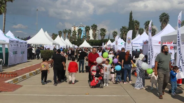 Adana'da aileler bağımlılığa karşı festivalde buluştu