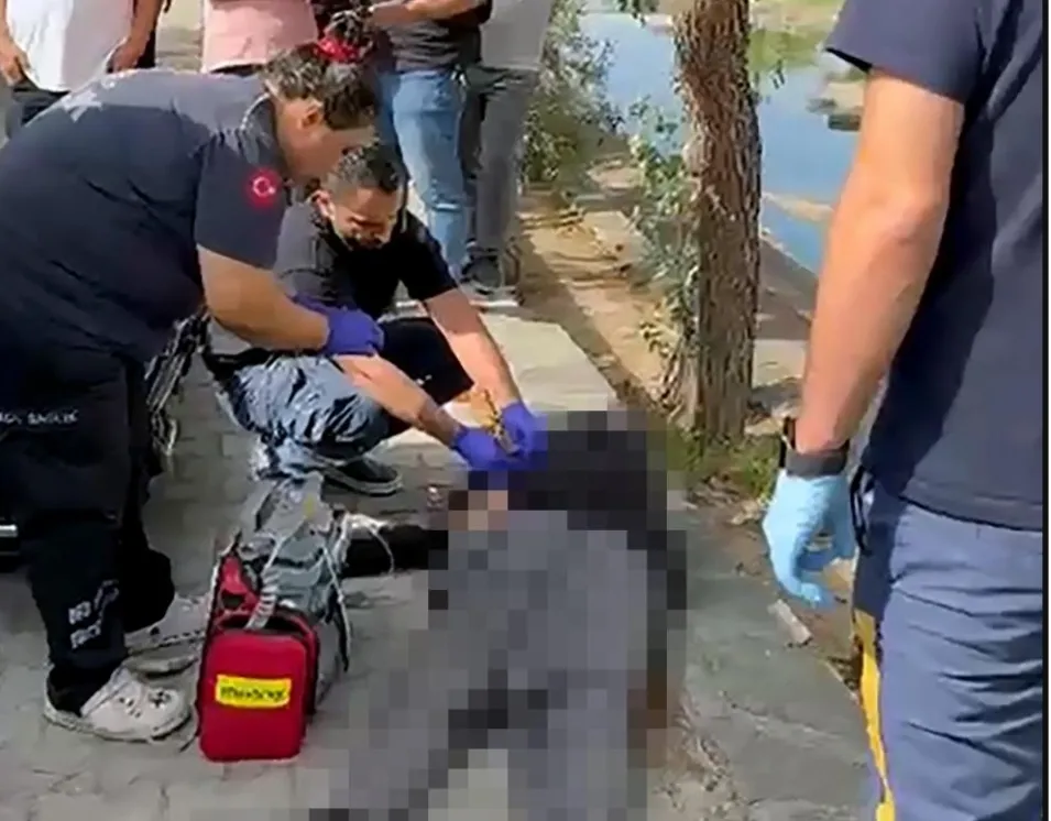 Adana'da Dengesini Kaybeden 85 Yaşındaki Adam Başını Taşa Çarparak Hayatını Kaybetti