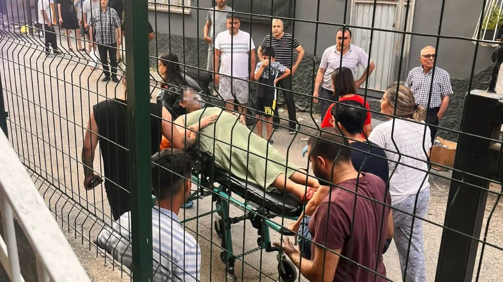 Adana'da Yangından Mahsur Kalan Hamile Kadın ve Oğ