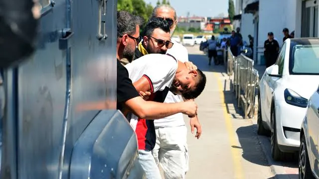 Adana'da Husumetlisine tabancayla ateş açıp, kaldırımdaki yayayı öldüren şüpheli tutuklandı
