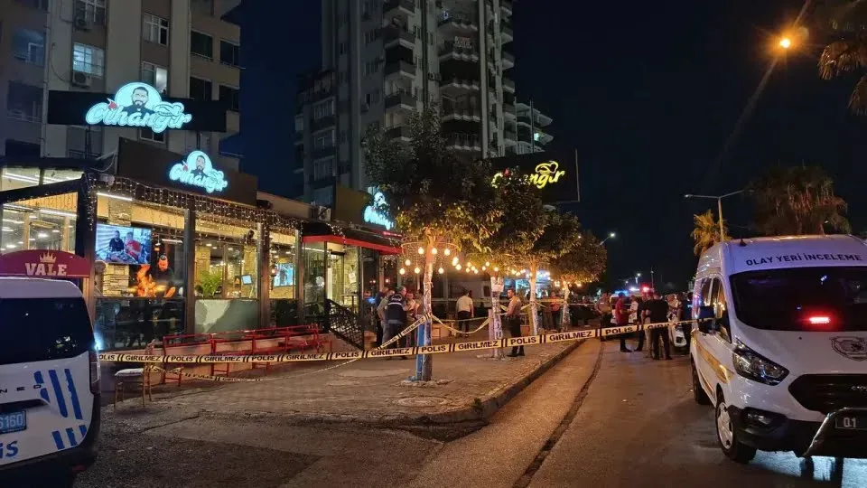Adana'da Kebapçı ya Motosikletli Silah'lı Saldırı..4 Yaralı 