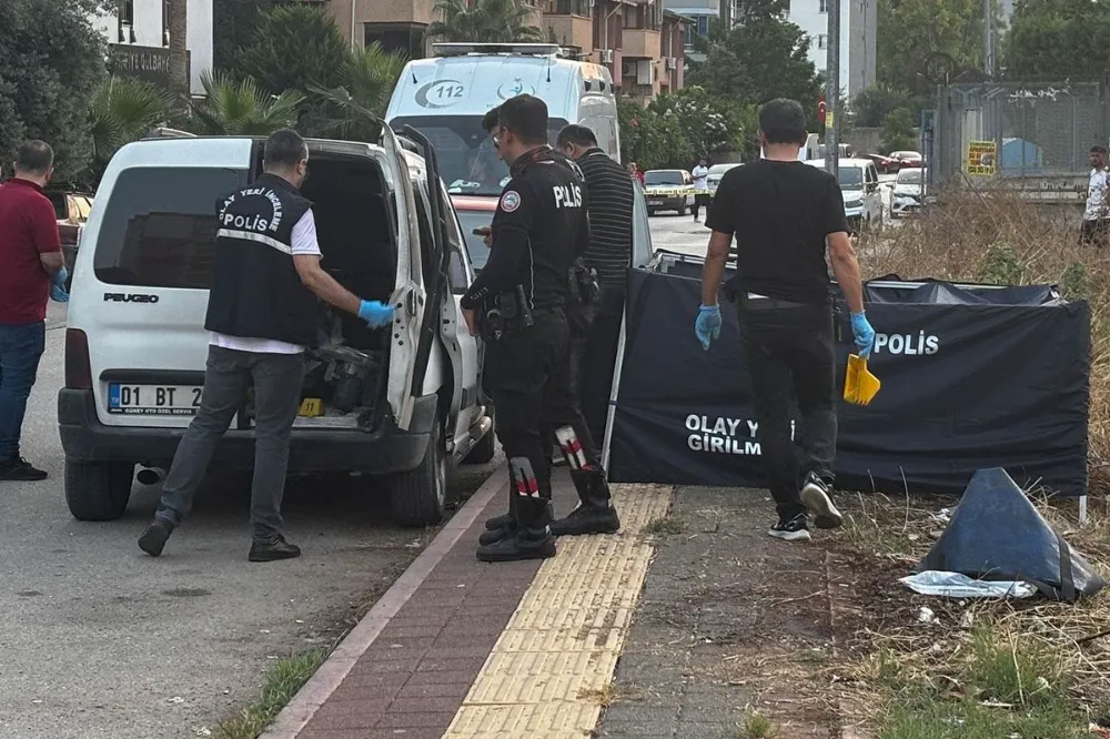 Adana’da alacak verecek kavgası kanlı bitti: Baba ve oğlu öldü, anne yaralı