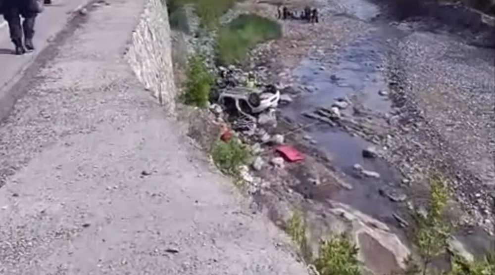 Adana'da Otomobil dere yatağına Uçtu...2 Kişi Hayatını Kaybetti 