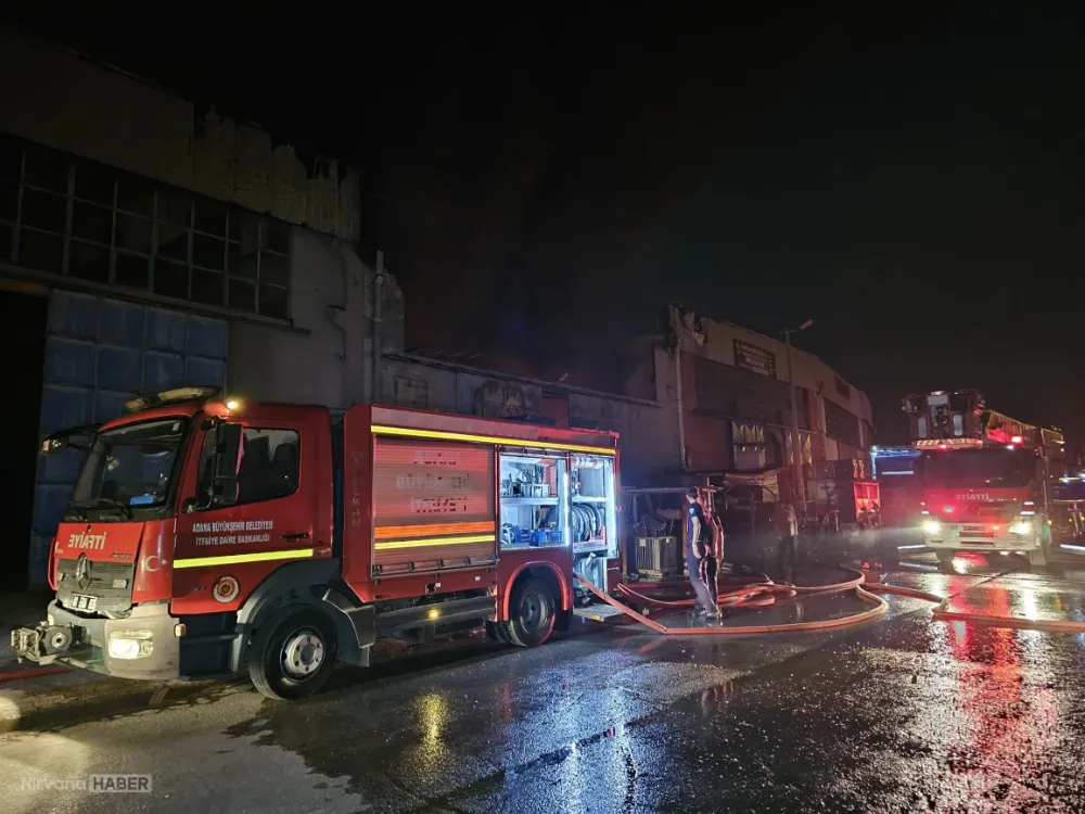 Adana'da kauçuk ayakkabı fabrikasında yangın