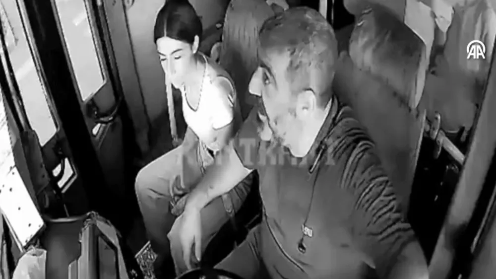 Özel Halk Otobüsü Şoförü Seferi bıraktı, fenalaşan yolcuyu hastaneye götürdü 