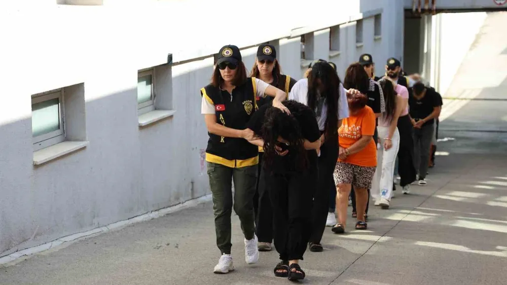 Adana Merkezli Fuhuş Operasyonu...17 Tutuklama 