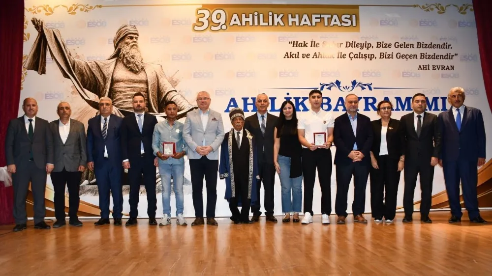 Adana'da 39. Ahilik Haftası töreninde yılın ahisi, kalfası ve çırağına ödül verildi