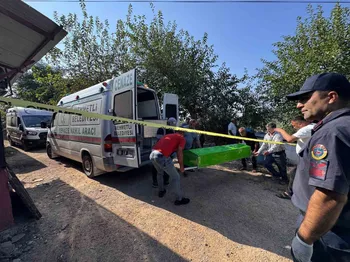 Baba dehşeti.. Tahra ile oğlunu öldürdü, gelini ve torununu yaraladı