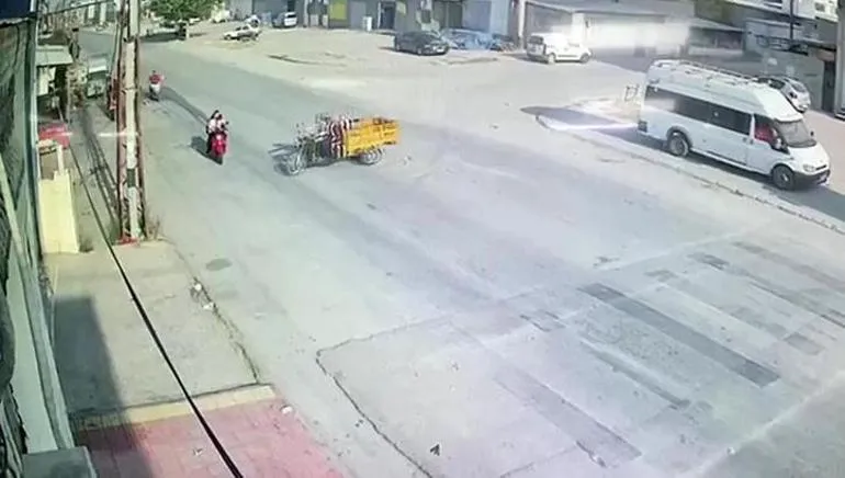 Adana’da anne ve 2 çocuğu ölümden döndü! Ehliyetsiz sürücü dehşeti 
