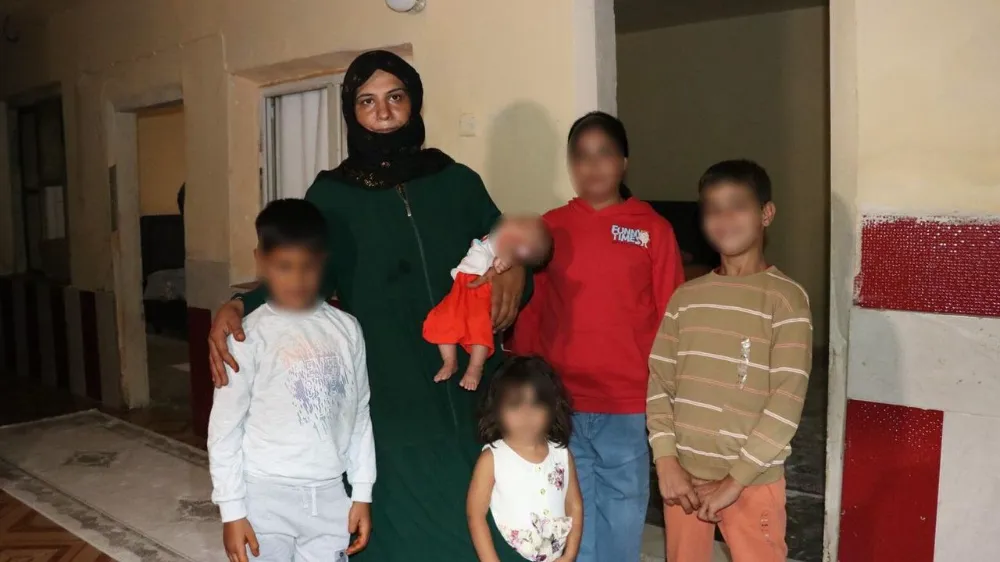 Adana’da 5 Çocuklu Aile Çadırda Yaşıyordu! Bakanlık Talimatıyla Yeni Evlerine Taşındılar