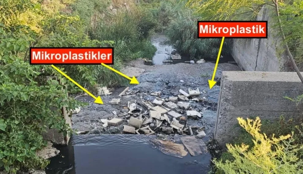 Adana Seyhan'da sulama kanalında mikroplastik ve kimyasal atık kirliliği